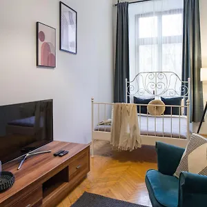  Apartment Wawelove Royal Spacious 2 Bedroom Apt 1 Min To Main Sq! Poland